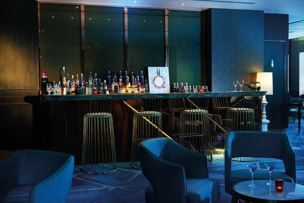 Hotel Dorsett Kuala Lumpur Exterior foto The bar at the 12th floor