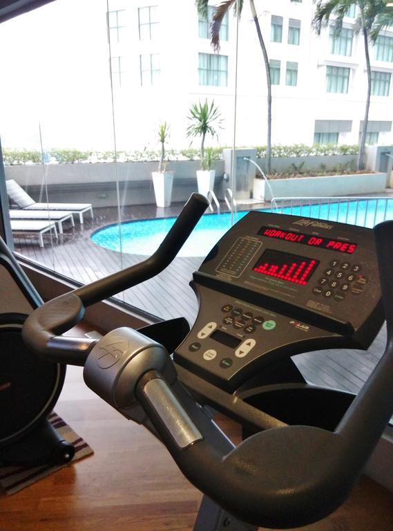 Hotel Dorsett Kuala Lumpur Exterior foto A treadmill console