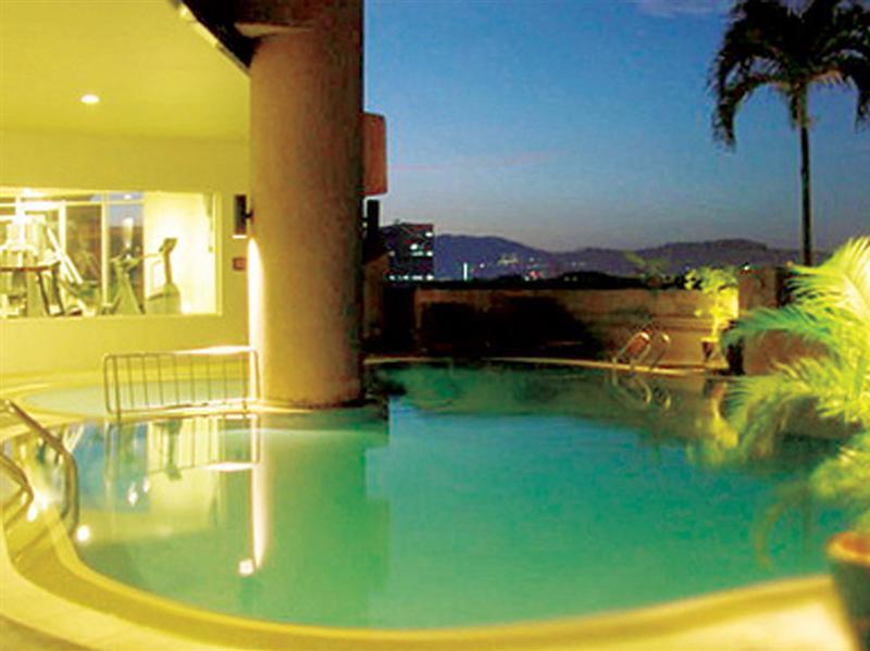 Hotel Dorsett Kuala Lumpur Facilidades foto Swimming pool at the hotel