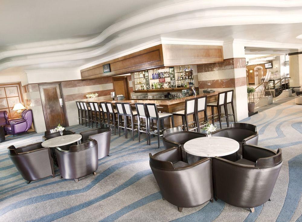 Hotel Dorsett Kuala Lumpur Exterior foto The bar at the hotel
